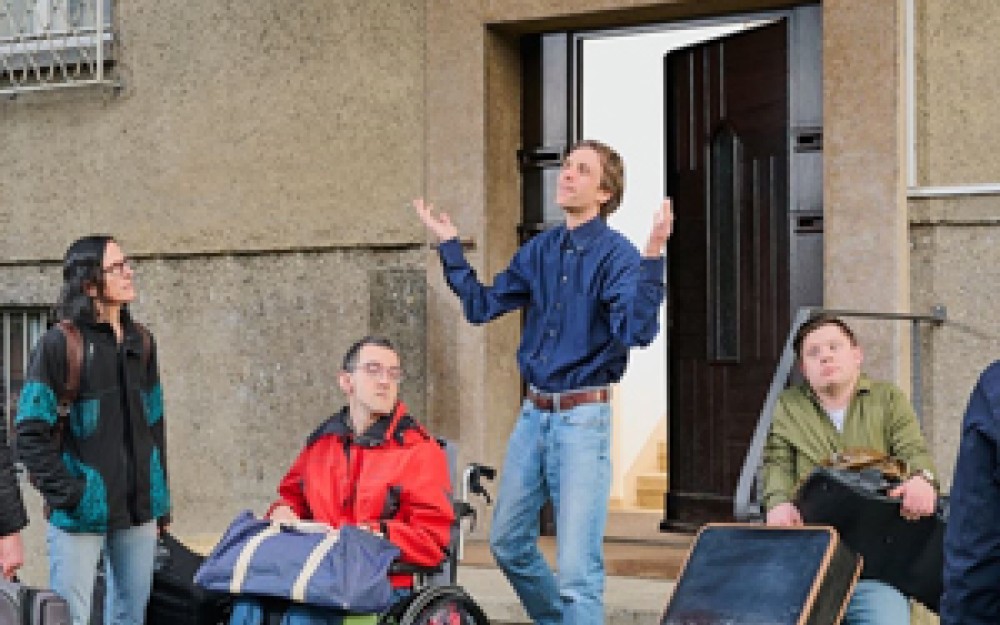 HIMMELREICHGASSE 13B - STAFFEL 1: FOLGE 7
                                                Improvisationstheater-Serie des Theater ecce | Leitung: Reinhold Tritscher