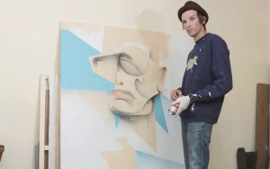 Skero vor der
                                 Leinwand